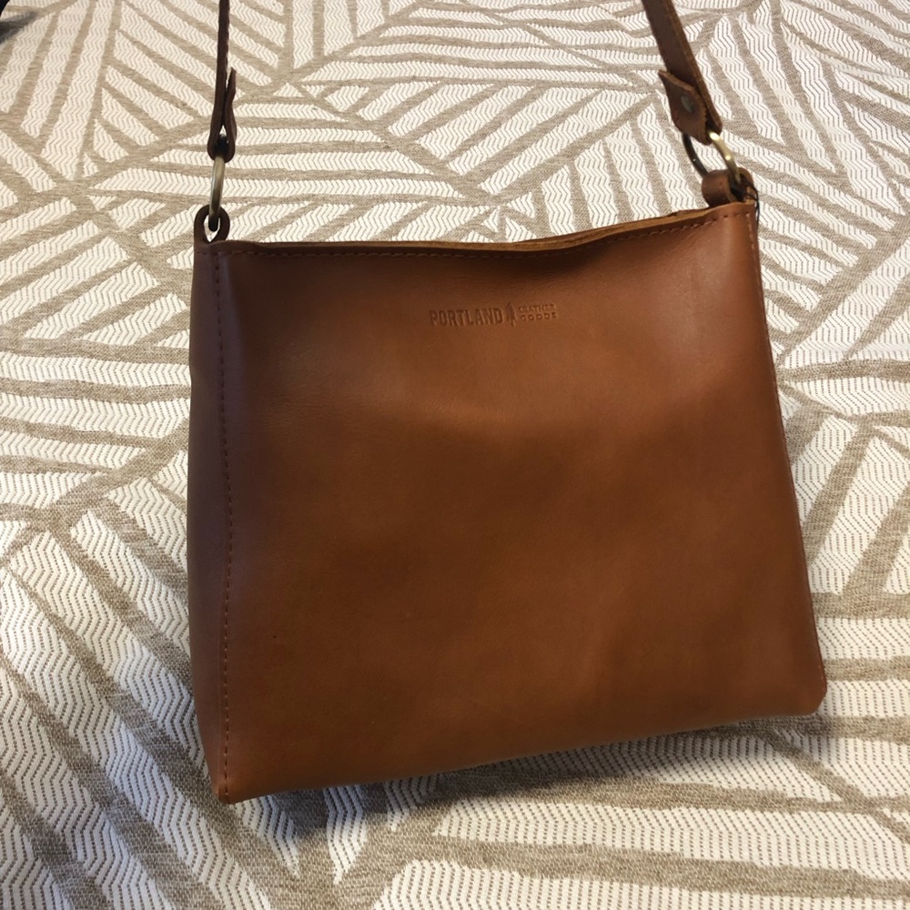 Portland Leather Triangle Shoulder Bag in Honey - Picture 5 of 16